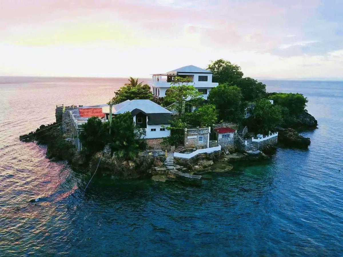 Utopia Island Resort Батангас Экстерьер фото